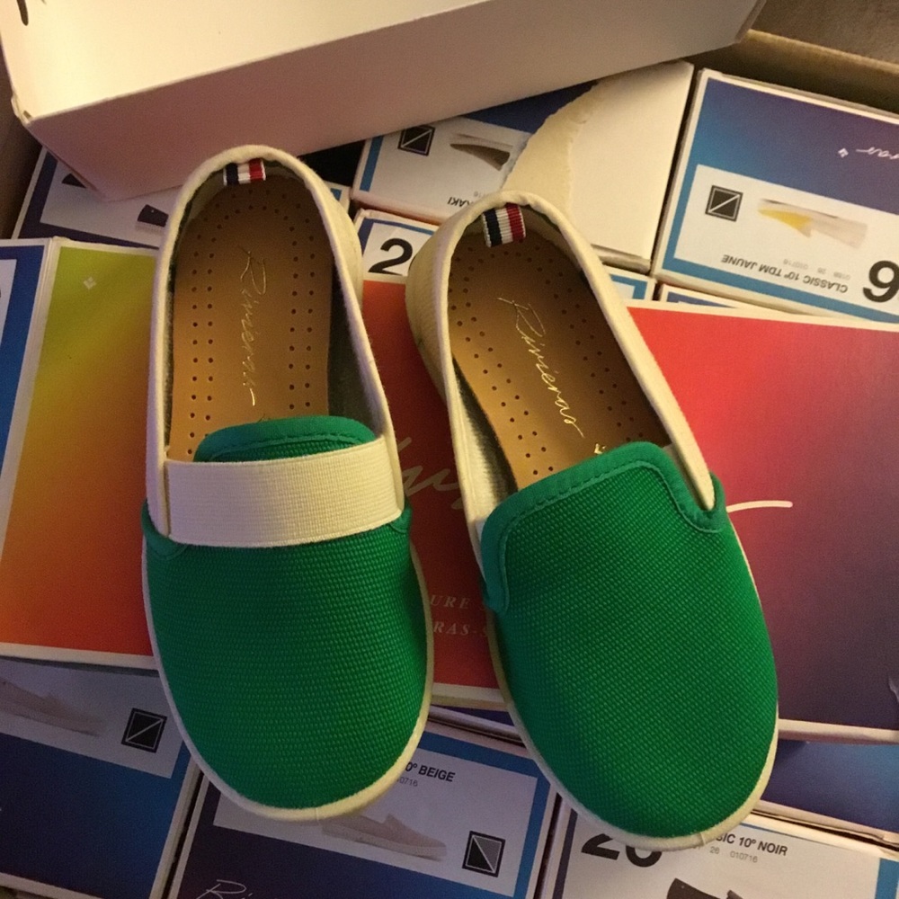 Child’s new Rivieras classic 2 tone canvas shoes